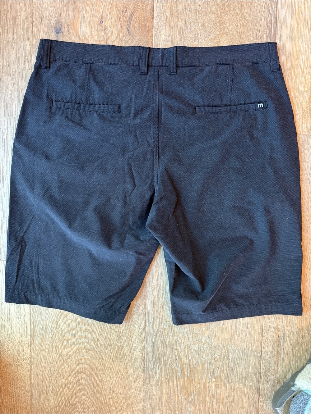 Travis Mathew charcoal/black Flat-Front Men's Shorts size 36 - Picture 4 of 5